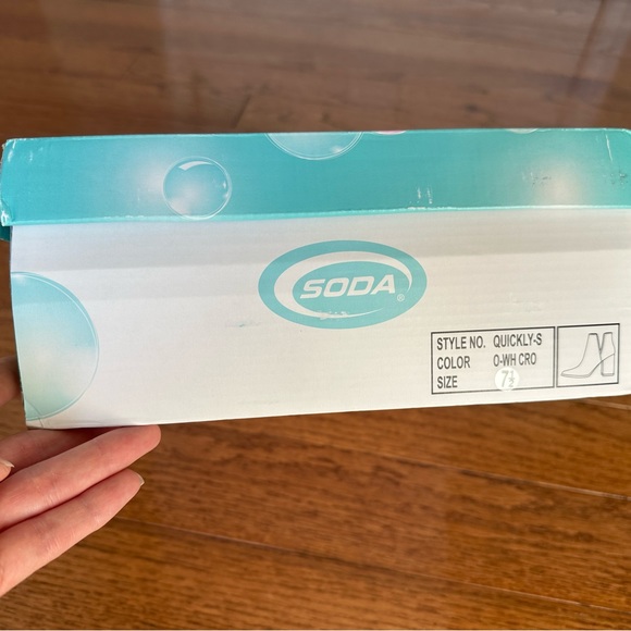 Brand New White textured anklet Bootie - Picture 8 of 8